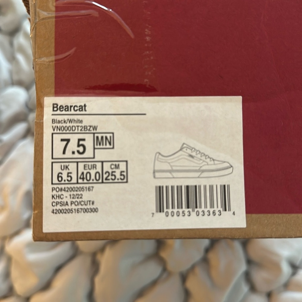 Vans NEW Womens black and white Bearcat SZ 7.5